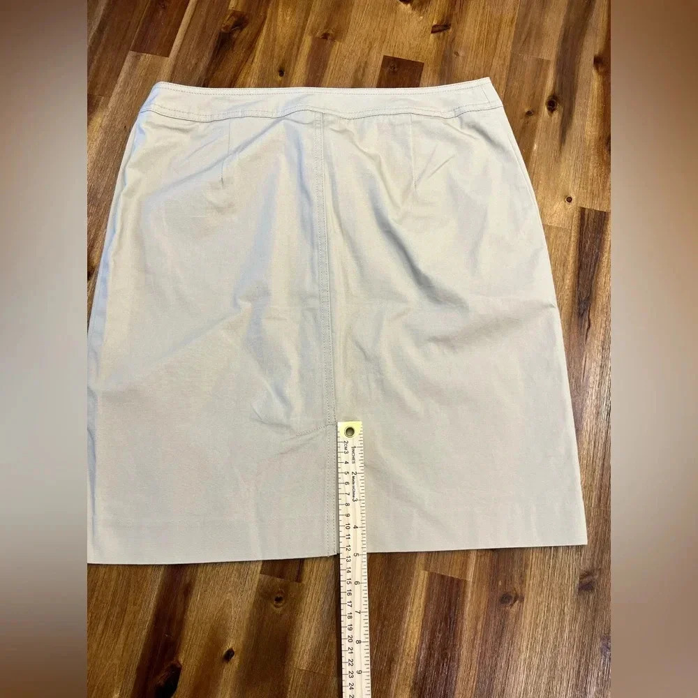 Jones New York sport tan khaki mini skirt, size 8 button front stretch - Picture 8 of 8